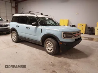 2023 Ford Bronco Sport Heritage z VIN 3FMCR9G63PRD69460, wystawiony jako IAAI lot #41588444 z przebiegiem 29 761 mil mil oraz . Historia ofert i sprzedaży dostępna na DreamBid. Obrazek 1.