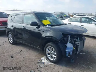 2024 Kia Soul LX with VIN KNDJ23AU7R7236067, listed as a IAAI auction lot 41520987 with 17,092 mi miles. Bid and sale history available at carsss.com. Image 1.