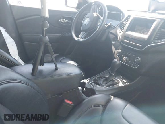 2019 Jeep Cherokee Latitude Plus with VIN 1C4PJMLX8KD432780, listed as a IAAI auction lot 42384043 with 98,099 mi miles and . Bid and sale history available at DreamBid. Image 5.