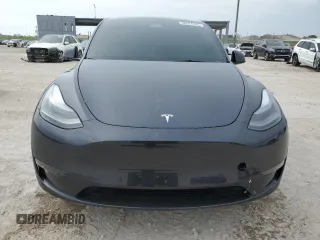 2024 Tesla Model Y Long Range with VIN 7SAYGDEE3RA253354, listed as a Copart auction lot 50524105 with 10,353 mi miles and Salvage Title. Bid and sale history available at DreamBid. Image 5.