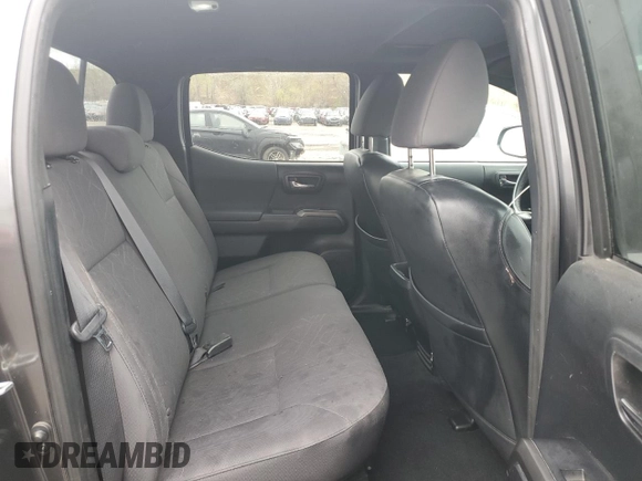 2017 Toyota Tacoma SR5 z VIN 3TMDZ5BN1HM030372, wystawiony jako Copart lot #54547985 z przebiegiem 67 663 mil mil oraz Szkoda całkowita • Salvage title. Historia ofert i sprzedaży dostępna na DreamBid. Obrazek 10.