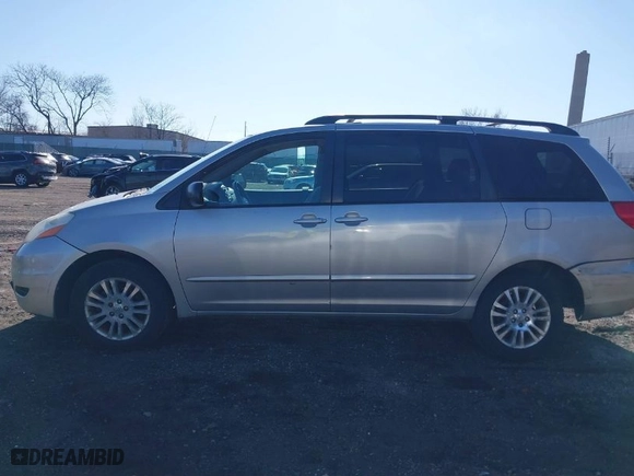 2008 Toyota Sienna LE with VIN 5TDBK23C08S019953, listed as a IAAI auction lot 41742081 with NaN miles. Bid and sale history available at carsss.com. Image 13.