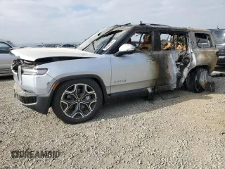 2025 Rivian R1S Adventure z VIN 7PDSGBBA3SN058186, wystawiony jako Copart lot #54594165 z przebiegiem Nie podano mil oraz Szkoda całkowita • Salvage title. Historia ofert i sprzedaży dostępna na DreamBid. Obrazek 1.
