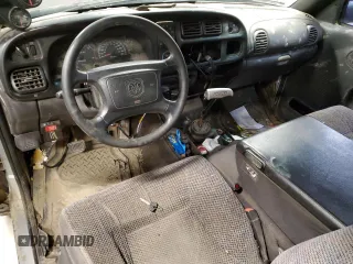 2002 Dodge 2500 z VIN 3B7KF236X2M260764, wystawiony jako Copart lot #50685265 z przebiegiem Nie podano mil oraz Szkody całkowita. Historia ofert i sprzedaży dostępna na DreamBid. Obrazek 8.