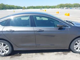 2015 Chrysler 200 Limited z VIN 1C3CCCAB2FN569986, wystawiony jako IAAI lot #42129729 z przebiegiem 100 794 mil mil oraz . Historia ofert i sprzedaży dostępna na DreamBid. Obrazek 13.