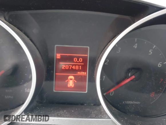 2008 Mitsubishi Outlander SE z VIN JA4LT31W28Z012886, wystawiony jako IAAI lot #41867742 z przebiegiem 207 481 mil mil oraz . Historia ofert i sprzedaży dostępna na DreamBid. Obrazek 7.