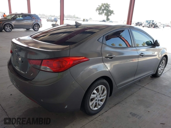 2013 Hyundai Elantra GLS z VIN 5NPDH4AE1DH162272, wystawiony jako IAAI lot #42439195 z przebiegiem 130 937 mil mil oraz . Historia ofert i sprzedaży dostępna na DreamBid. Obrazek 4.