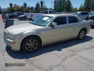 2005 Chrysler 300 Touring z VIN 2C3AA53G05H574466, wystawiony jako IAAI lot #42394595 z przebiegiem Nie podano mil oraz . Historia ofert i sprzedaży dostępna na DreamBid. Obrazek 2.