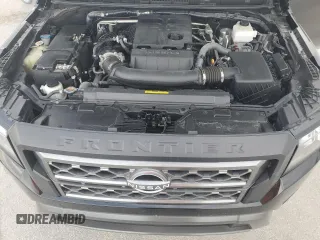 2024 Nissan Frontier Pro-X z VIN 1N6ED1EJ6RN610001, wystawiony jako Copart lot #64412865 z przebiegiem 6 138 mil mil oraz Czysty tytuł • Clean title. Historia ofert i sprzedaży dostępna na DreamBid. Obrazek 11.
