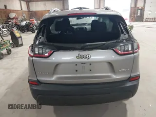 2019 Jeep Cherokee Latitude with VIN 1C4PJMCB7KD118915, listed as a IAAI auction lot 41903336 with 105,425 mi miles. Bid and sale history available at carsss.com. Image 16.