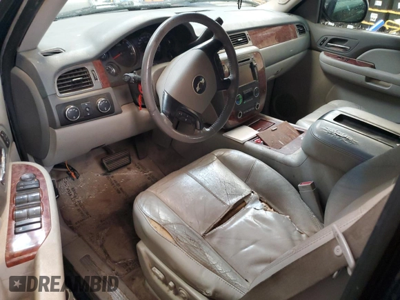 2007 Chevrolet Tahoe LTZ z VIN 1GNFK13087R400634, wystawiony jako Copart lot #57178075 z przebiegiem 174 629 mil mil oraz Czysty tytuł • Clean title. Historia ofert i sprzedaży dostępna na DreamBid. Obrazek 8.