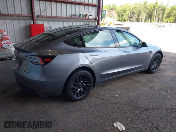 2025 Tesla Model 3 Long Range with VIN 5YJ3E1EB4SF943771, listed as a IAAI auction lot 42330181 with 3,533 mi miles and . Bid and sale history available at DreamBid. Image 4.