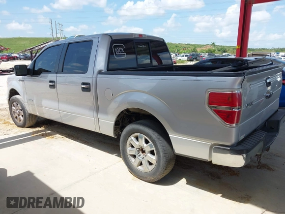 2013 Ford F-150 XL z VIN 1FTFW1CTXDKG41882, wystawiony jako IAAI lot #42680624 z przebiegiem 243 505 mil mil oraz . Historia ofert i sprzedaży dostępna na DreamBid. Obrazek 3.