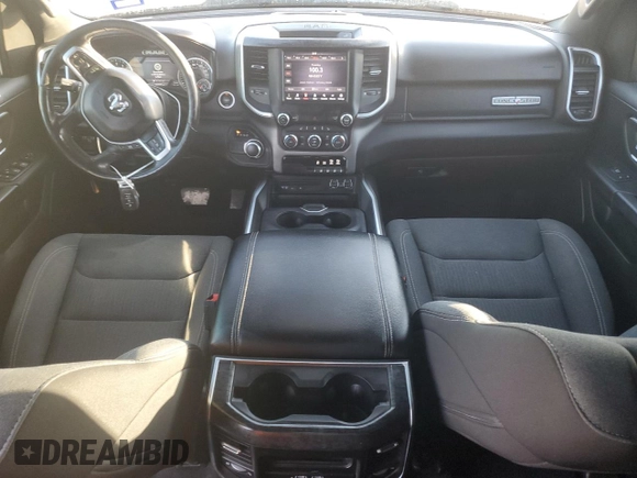 2019 Ram 1500 Big Horn z VIN 1C6RREFT3KN685393, wystawiony jako Copart lot #46754765 z przebiegiem 156 347 mil mil oraz Czysty tytuł • Clean title. Historia ofert i sprzedaży dostępna na DreamBid. Obrazek 8.