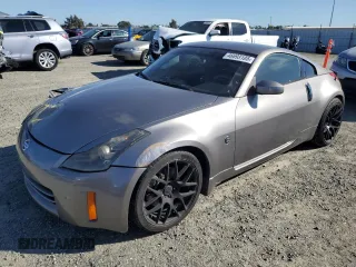 2008 Nissan 350Z Nismo z VIN JN1BZ34E08M751452, wystawiony jako Copart lot #46693105 z przebiegiem 119 483 mil mil oraz Szkoda całkowita • Salvage title. Historia ofert i sprzedaży dostępna na DreamBid. Obrazek 1.
