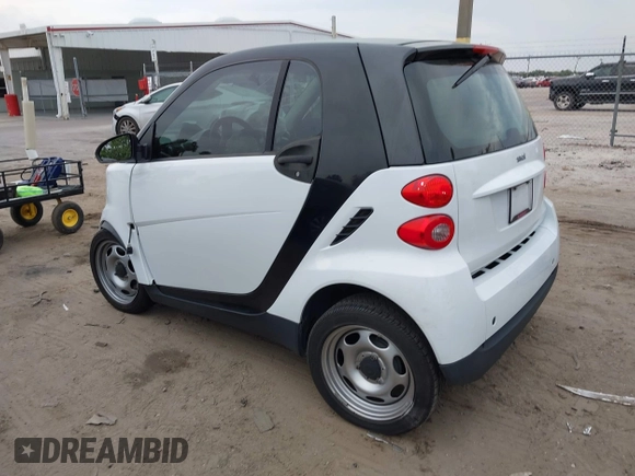 2009 Smart fortwo Pure z VIN WMEEJ31X39K314325, wystawiony jako IAAI lot #41607981 z przebiegiem 59 684 mil mil oraz . Historia ofert i sprzedaży dostępna na DreamBid. Obrazek 3.
