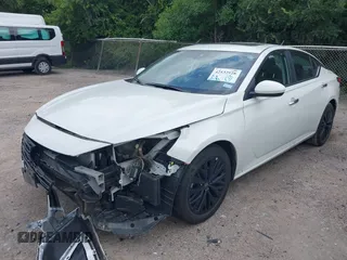2025 Nissan Altima SV z VIN 1N4BL4DV8SN364434, wystawiony jako IAAI lot #42532928 z przebiegiem 14 521 mil mil oraz . Historia ofert i sprzedaży dostępna na DreamBid. Obrazek 2.