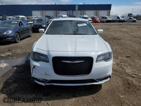 2016 Chrysler 300 S z VIN 2C3CCAGG6GH148015, wystawiony jako Copart lot #52794675 z przebiegiem 182 117 mil mil oraz Czysty tytuł • Clean title. Historia ofert i sprzedaży dostępna na DreamBid. Obrazek 5.