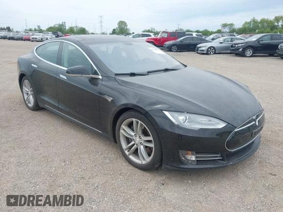 2013 Tesla Model S с VIN 5YJSA1CN1DFP08848, выставлен на аукционе IAAI как лот 42300243 с пробегом Не указан миль и . История ставок и продаж доступна на DreamBid. Изображение 1.