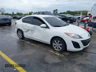 2011 Mazda 3 i Touring z VIN JM1BL1VG5B1464538, wystawiony jako IAAI lot #42245932 z przebiegiem 126 879 mil mil oraz . Historia ofert i sprzedaży dostępna na DreamBid. Obrazek 1.