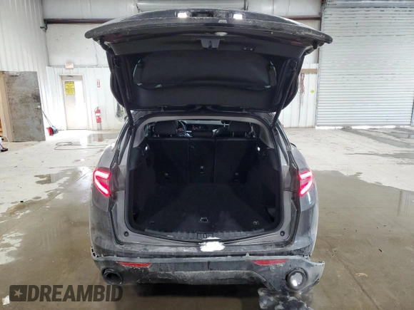 2019 Alfa Romeo Stelvio z VIN ZASPAKAN2K7C32117, wystawiony jako Copart lot #41795675 z przebiegiem 90 124 mil mil oraz Szkoda całkowita • Salvage title. Historia ofert i sprzedaży dostępna na DreamBid. Obrazek 6.
