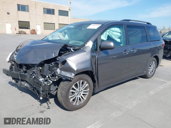 2018 Toyota Sienna XLE Auto Access Seat with VIN 5TDYZ3DC7JS934752, listed as a IAAI auction lot 41982268 with 60,225 mi miles. Bid and sale history available at carsss.com. Image 18.