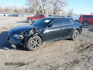 2017 Chrysler 300 S z VIN 2C3CCAGG1HH518935, wystawiony jako IAAI lot #41957362 z przebiegiem 102 454 mil mil oraz . Historia ofert i sprzedaży dostępna na DreamBid. Obrazek 18.