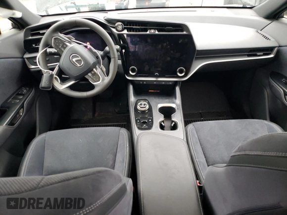 2023 Lexus RZ 450e Premium z VIN JTJAAAAB0PA016532, wystawiony jako Copart lot #39689614 z przebiegiem 4108 mil mil oraz . Historia ofert i sprzedaży dostępna na DreamBid. Obrazek 8.