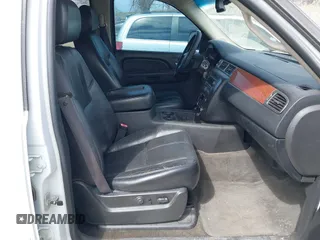 2007 GMC Yukon XL SLT with VIN 1GKFK16387J201973, listed as a IAAI auction lot 41879003 with 225,518 mi miles. Bid and sale history available at carsss.com. Image 5.