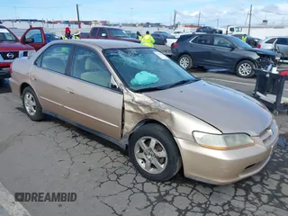 2000 Honda Accord SE z VIN 1HGCG6692YA114767, wystawiony jako IAAI lot #41738570 z przebiegiem 153 545 mil mil oraz . Historia ofert i sprzedaży dostępna na DreamBid. Obrazek 1.