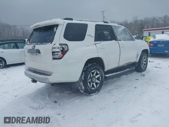 2018 Toyota 4Runner SR5 with VIN JTEBU5JR9J5519118, listed as a IAAI auction lot 41622686 with 92,178 mi miles. Bid and sale history available at carsss.com. Image 4.