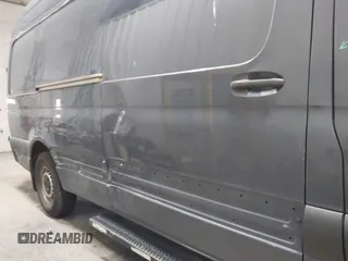 2019 Mercedes-Benz Sprinter Cargo z VIN WD4PF1CD9KP147130, wystawiony jako IAAI lot #41821221 z przebiegiem 70 915 mil mil oraz . Historia ofert i sprzedaży dostępna na DreamBid. Obrazek 6.