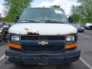 2011 Chevrolet Express Cargo z VIN 1GCWGFCA1B1176811, wystawiony jako IAAI lot #42200136 z przebiegiem 182 229 mil mil oraz . Historia ofert i sprzedaży dostępna na DreamBid. Obrazek 12.