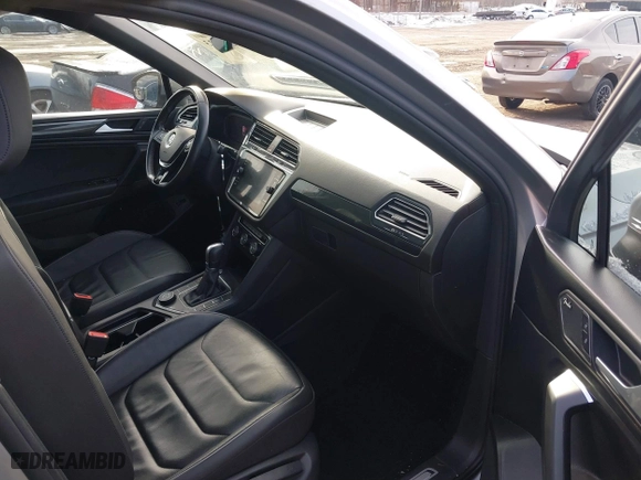 2019 Volkswagen Tiguan SEL Premium with VIN 3VV4B7AX3KM175019, listed as a IAAI auction lot 41374333 with 95,722 mi miles. Bid and sale history available at carsss.com. Image 5.