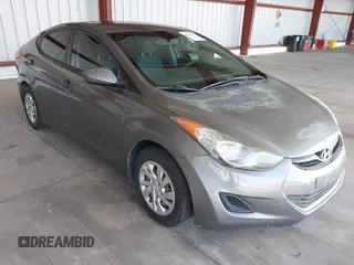 2013 Hyundai Elantra GLS z VIN 5NPDH4AE1DH162272, wystawiony jako IAAI lot #42439195 z przebiegiem 130 937 mil mil oraz . Historia ofert i sprzedaży dostępna na DreamBid. Obrazek 1.