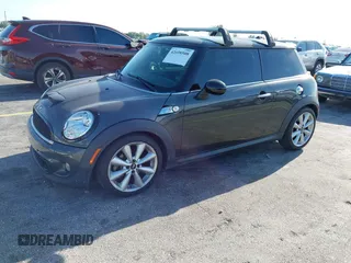 2012 MINI Hardtop S с VIN WMWSV3C58CTY17722, выставлен на аукционе IAAI как лот 42698588 с пробегом 98 511 миль миль и . История ставок и продаж доступна на DreamBid. Изображение 2.