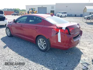 2011 Kia Optima LX z VIN KNAGM4A76B5072989, wystawiony jako IAAI lot #42296570 z przebiegiem 70 500 mil mil oraz . Historia ofert i sprzedaży dostępna na DreamBid. Obrazek 3.