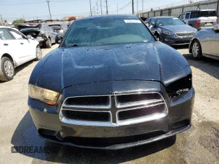 2013 Dodge Charger SE z VIN 2C3CDXBG6DH509939, wystawiony jako Copart lot #57851415 z przebiegiem 182 634 mil mil oraz Szkody całkowita. Historia ofert i sprzedaży dostępna na DreamBid. Obrazek 5.