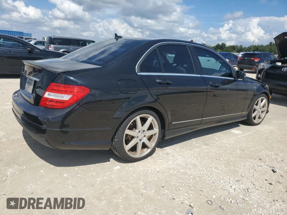 2014 Mercedes-Benz C 250 Sport с VIN WDDGF4HB1ER306501, выставлен на аукционе Copart как лот 73773934 с пробегом Не указан миль и Списание • Salvage title. История ставок и продаж доступна на DreamBid. Изображение 3.