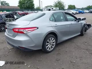 2019 Toyota Camry LE z VIN 4T1B11HK5KU813553, wystawiony jako IAAI lot #42282507 z przebiegiem 22 100 mil mil oraz . Historia ofert i sprzedaży dostępna na DreamBid. Obrazek 4.