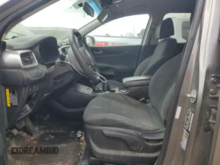 2017 Kia Sorento LX z VIN 5XYPG4A33HG329565, wystawiony jako Copart lot #56871105 z przebiegiem 92 652 mil mil oraz Szkoda całkowita • Salvage title. Historia ofert i sprzedaży dostępna na DreamBid. Obrazek 7.