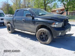 2017 Ram 1500 Express z VIN 3C6RR7KTXHG788331, wystawiony jako IAAI lot #42040266 z przebiegiem 135 290 mil mil oraz . Historia ofert i sprzedaży dostępna na DreamBid. Obrazek 1.