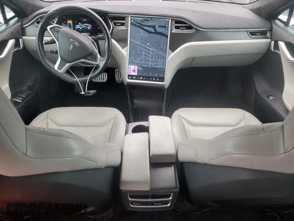 2016 Tesla Model S 90D z VIN 5YJSA1E47GF129744, wystawiony jako Copart lot #47797395 z przebiegiem 87 678 mil mil oraz Szkoda całkowita • Salvage title. Historia ofert i sprzedaży dostępna na DreamBid. Obrazek 8.