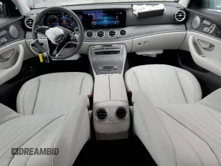 2021 Mercedes-Benz E-Class E 450 with VIN W1KZF5KBXMA880082, listed as a Copart auction lot 44267945 with 31,239 mi miles and Salvage Title. Bid and sale history available at carsss.com. Image 8.