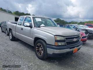 2007 Chevrolet Silverado 1500 Classic Work Truck with VIN 1GCEC19X77Z129412, listed as a IAAI auction lot 42026955 with 176,662 mi miles. Bid and sale history available at carsss.com. Image 1.