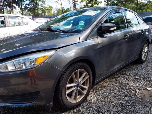2018 Ford Focus SE z VIN 1FADP3FE0JL284107, wystawiony jako IAAI lot #42815845 z przebiegiem 110 155 mil mil oraz . Historia ofert i sprzedaży dostępna na DreamBid. Obrazek 6.