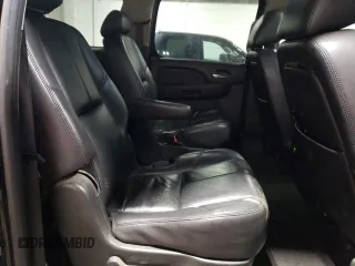 2010 GMC Yukon XL z VIN 1GKUKKE39AR133545, wystawiony jako Copart lot #48622635 z przebiegiem 243 633 mil mil oraz Tytuł czysty. Historia ofert i sprzedaży dostępna na DreamBid. Obrazek 11.