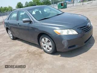 2007 Toyota Camry CE z VIN 4T1BE46K17U186575, wystawiony jako IAAI lot #42492280 z przebiegiem 184 813 mil mil oraz . Historia ofert i sprzedaży dostępna na DreamBid. Obrazek 1.