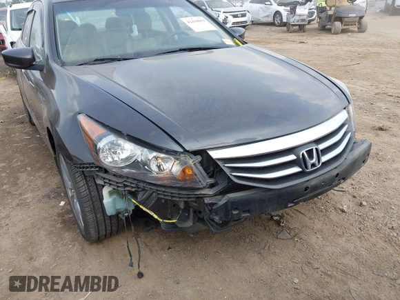 2011 Honda Accord EX-L z VIN 1HGCP3F89BA021080, wystawiony jako IAAI lot #42430059 z przebiegiem 130 265 mil mil oraz . Historia ofert i sprzedaży dostępna na DreamBid. Obrazek 6.