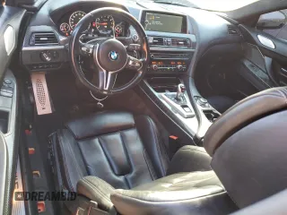 2013 BMW M6 z VIN WBSLX9C58DC968462, wystawiony jako Copart lot #76164044 z przebiegiem 45 349 mil mil oraz Szkoda całkowita • Salvage title. Historia ofert i sprzedaży dostępna na DreamBid. Obrazek 8.